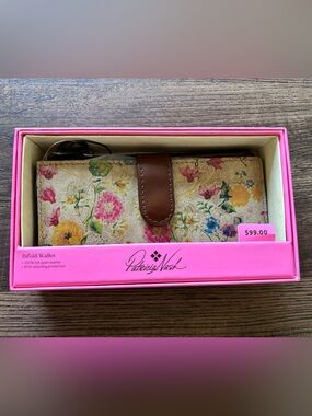 Patricia Nash “Prairie Rose” Wallet

(BRAND NEW 💐)